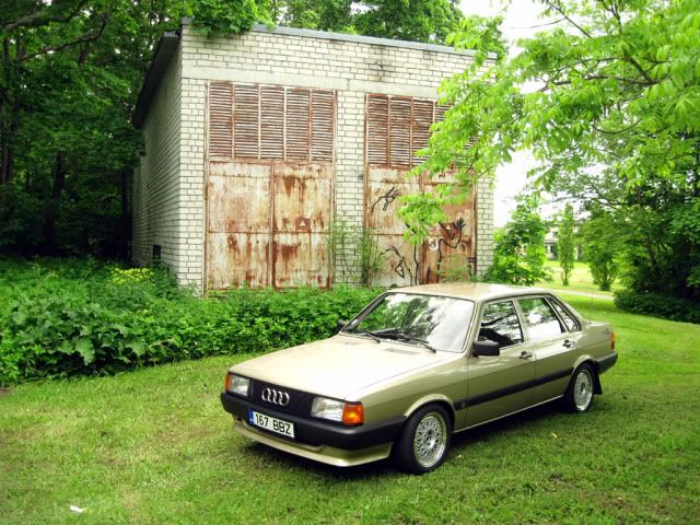 http://i357.photobucket.com/albums/oo11/alekseirjazanov/Audi%2080%20B2/Audi80.jpg