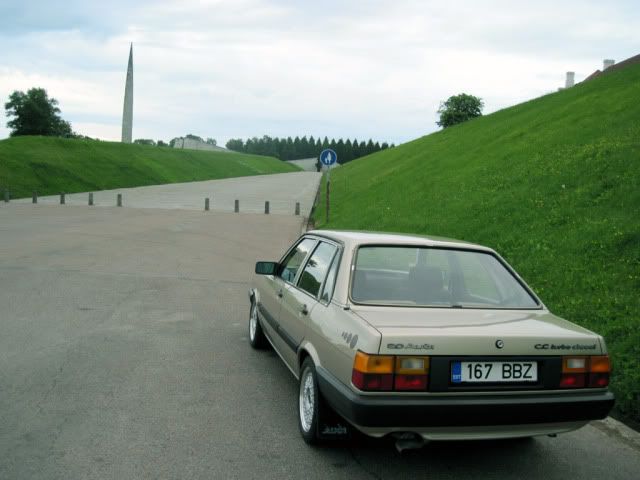 http://i357.photobucket.com/albums/oo11/alekseirjazanov/Audi%2080%20B2/Audi80pirita.jpg