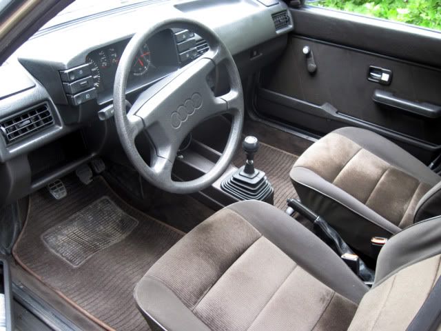 http://i357.photobucket.com/albums/oo11/alekseirjazanov/Audi%2080%20B2/Audiinterior.jpg