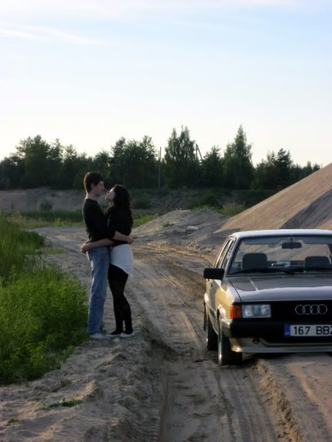 http://i357.photobucket.com/albums/oo11/alekseirjazanov/Audi%2080%20B2/stuck.jpg