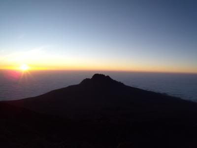 kilimanjaro-sunrise-mountain-scene-21373627.jpg