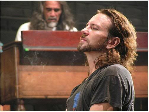 Eddie_Vedder_by_sbluesky.jpg